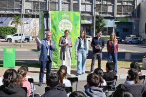 2025_09_22-participacion_ciudadana-botellas_construyen_futuro (1)